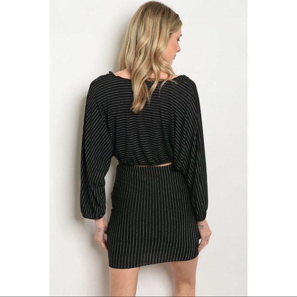 ❗️sales ❗️Deep V Neck Stripe Crop Top and Skirt - Picture 3 of 3